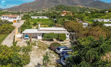 2 bedroom House for Sale in Estepona