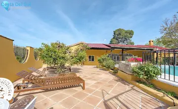 5 bedroom House for Sale in Coín
