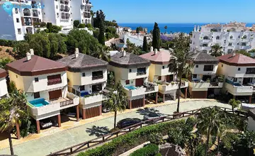 4 bedroom House for Sale in Riviera del Sol-5310