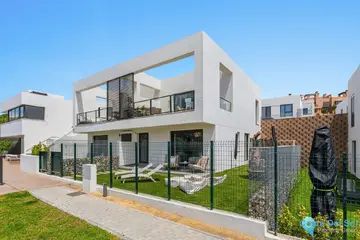 3 bedroom House for Sale in Riviera del Sol