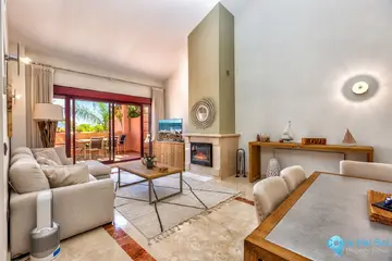 3 bedroom Apartment for Sale in La Mairena-84271