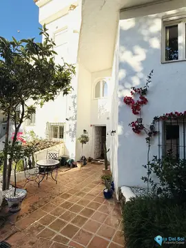 4 bedroom House for Sale in Altos de los Monteros