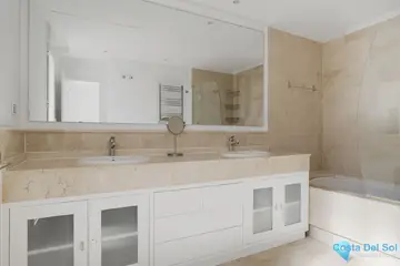 4 bedroom Apartment for Sale in Nueva Andalucía-17922