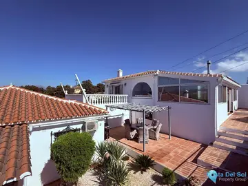 7 bedroom House for Sale in Coín