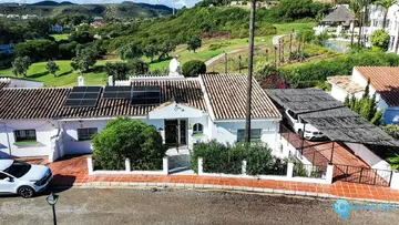 5 bedroom House for Sale in La Duquesa