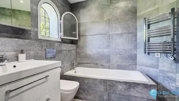 4 bedroom House for Sale in Sierrezuela-103077