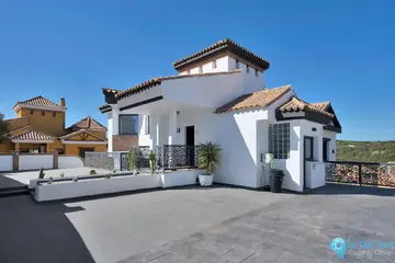4 bedroom House for Sale in La Alcaidesa-85414