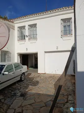 4 bedroom House for Sale in Pueblo Nuevo de Guadiaro-85520
