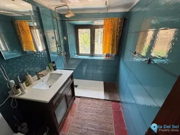 4 bedroom House for Sale in Casares-20401