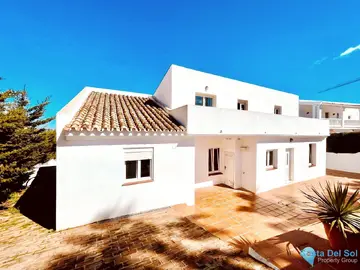 4 bedroom House for Sale in La Duquesa