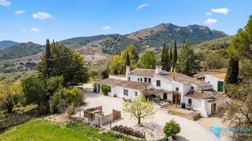 9 bedroom House for Sale in Villanueva del Rosario