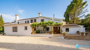9 bedroom House for Sale in Villanueva del Rosario-103309