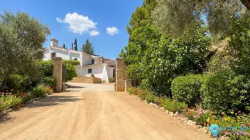 9 bedroom House for Sale in Villanueva del Rosario-103311