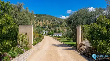 9 bedroom House for Sale in Villanueva del Rosario-103312