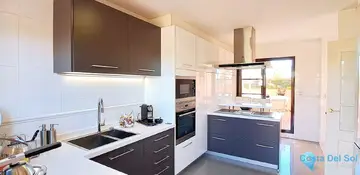 3 bedroom Apartment for Sale in New Golden Mile-85682
