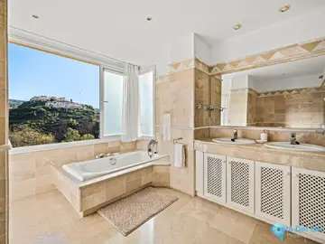 3 bedroom Apartment for Sale in Elviria-20941
