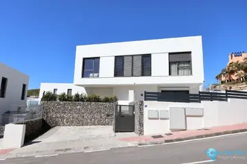 3 bedroom House for Sale in Riviera del Sol