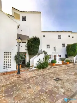 4 bedroom Apartment for Sale in Altos de los Monteros-21477