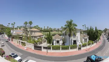 4 bedroom House for Sale in Nueva Andalucía