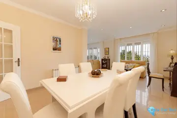 4 bedroom House for Sale in Málaga-104207