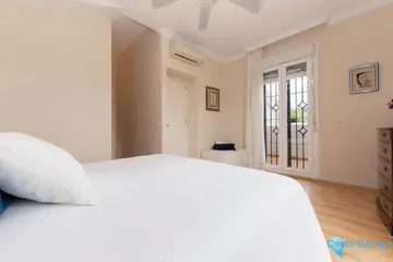 4 bedroom House for Sale in Málaga-104200