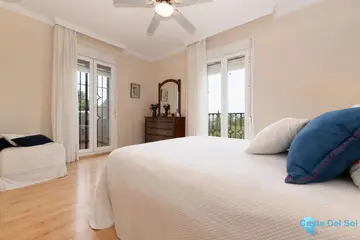 4 bedroom House for Sale in Málaga-104202