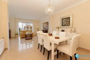 4 bedroom House for Sale in Málaga-104204