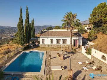 4 bedroom House for Sale in Alozaina