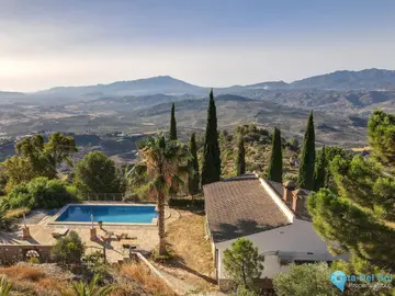 4 bedroom House for Sale in Alozaina-82192