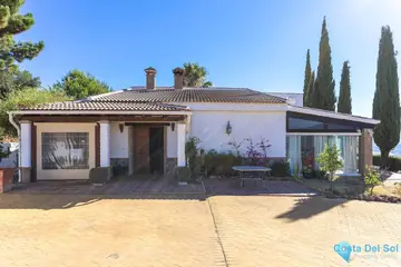 4 bedroom House for Sale in Alozaina-82198
