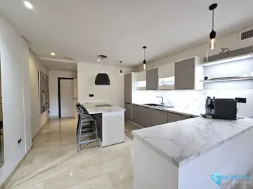 3 bedroom Apartment for Sale in Puerto Banús-104320