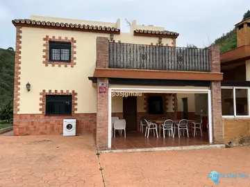 6 bedroom House for Sale in Estepona