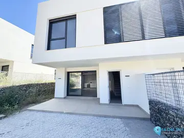 3 bedroom House for Sale in Riviera del Sol