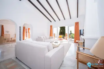 4 bedroom House for Sale in Elviria-104600