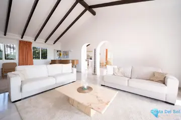 4 bedroom House for Sale in Elviria-104602