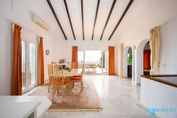 4 bedroom House for Sale in Elviria-104603