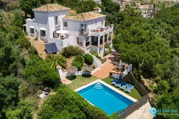 3 bedroom House for Sale in Estepona