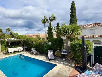 4 bedroom House for Sale in La Duquesa