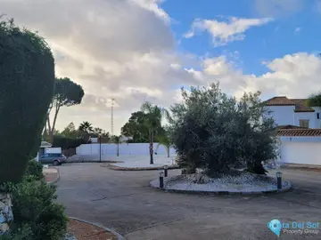 802m2 Plot for Sale in Nueva Andalucía-87436