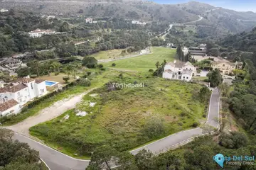1593m2 Plot for Sale in Benahavís-104697