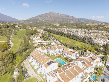 4 bedroom House for Sale in Nueva Andalucía-105062