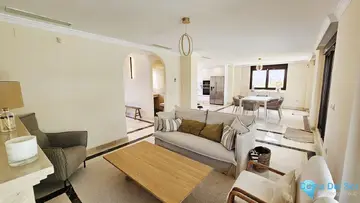 3 bedroom House for Sale in Estepona-105147