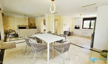 3 bedroom House for Sale in Estepona-105150