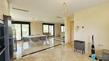 3 bedroom House for Sale in Estepona-105152