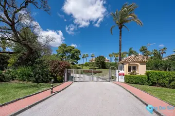 4 bedroom Apartment for Sale in Nueva Andalucía-23990
