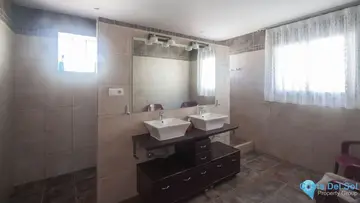 6 bedroom House for Sale in Estepona-24422
