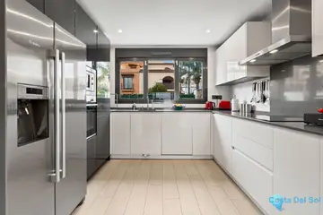 4 bedroom House for Sale in La Cala de Mijas-24506