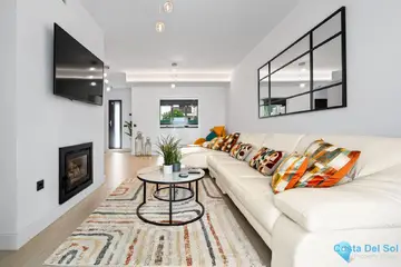 4 bedroom House for Sale in La Cala de Mijas-24507