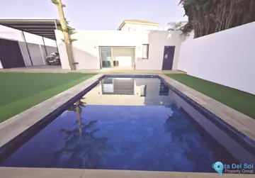 4 bedroom House for Sale in El Coto