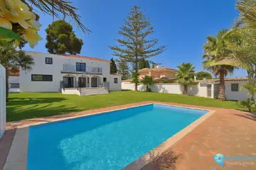 5 bedroom House for Sale in El Coto